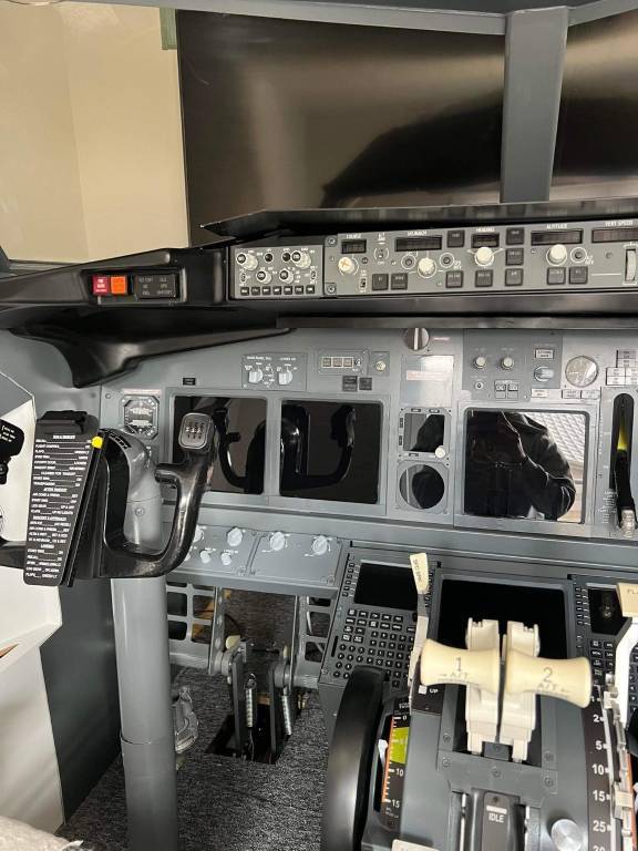 737 Cockpit simulator 